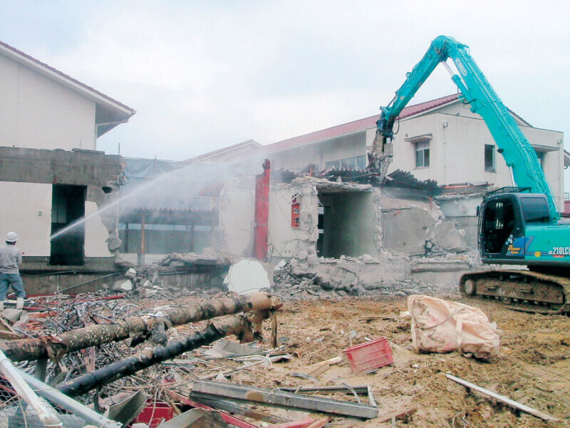 総合建造物解体業の様子